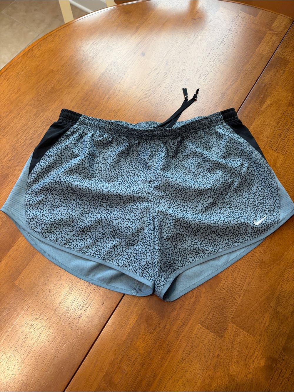 Nike Women's Dri-Fit Blue Pebble Athletic Shorts Size Medium Running Workout